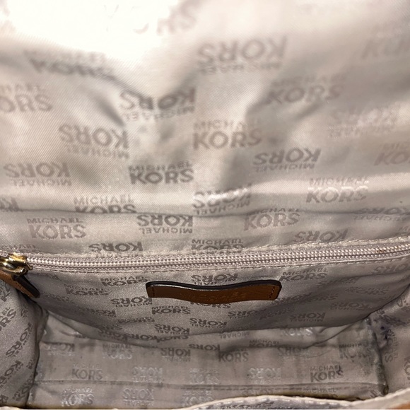 Micheal Kors Brown Leather Shoulder Nag - Picture 10 of 11